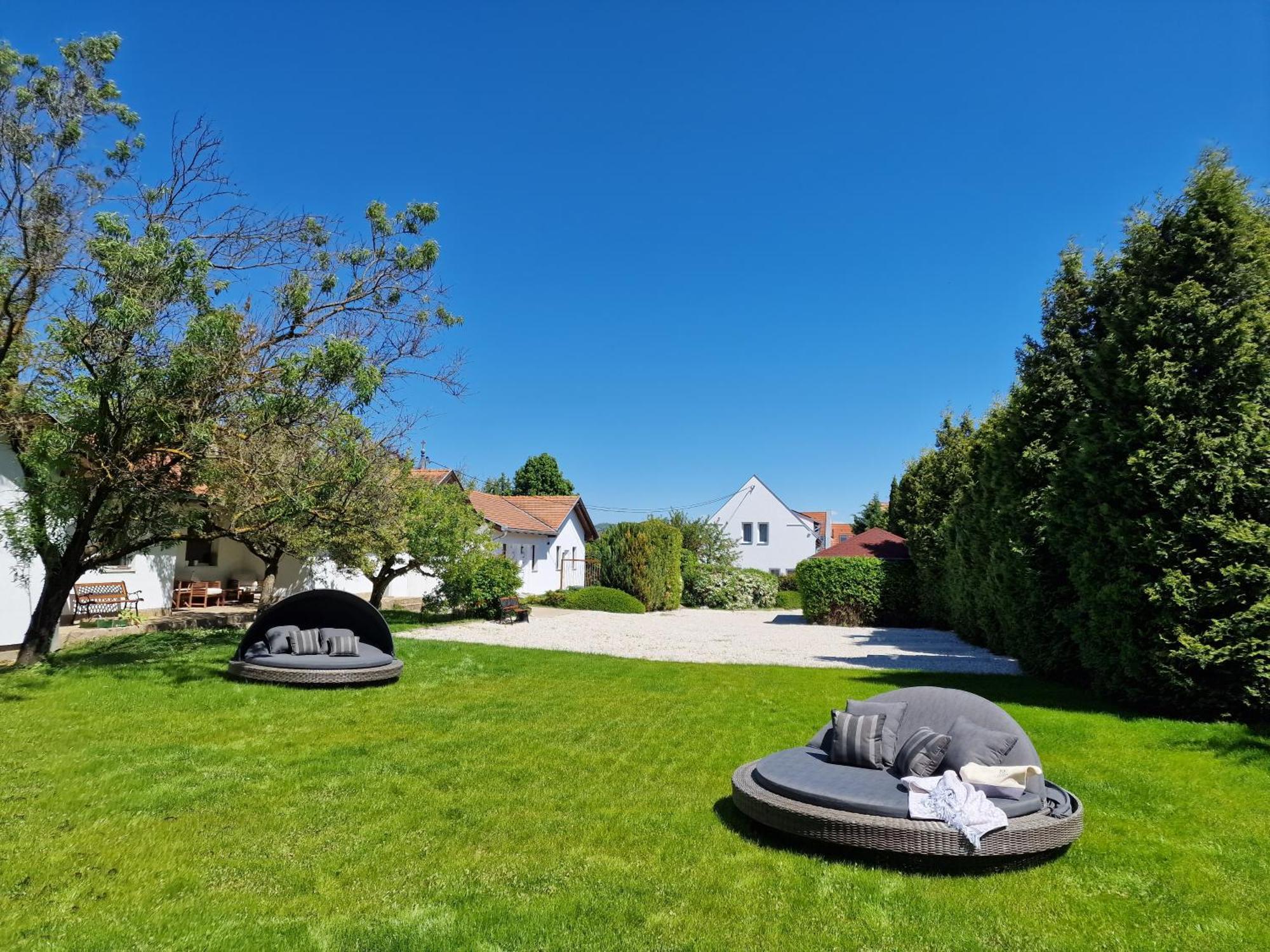 The Secret Garden - Keszthely Bed & Breakfast Exterior photo