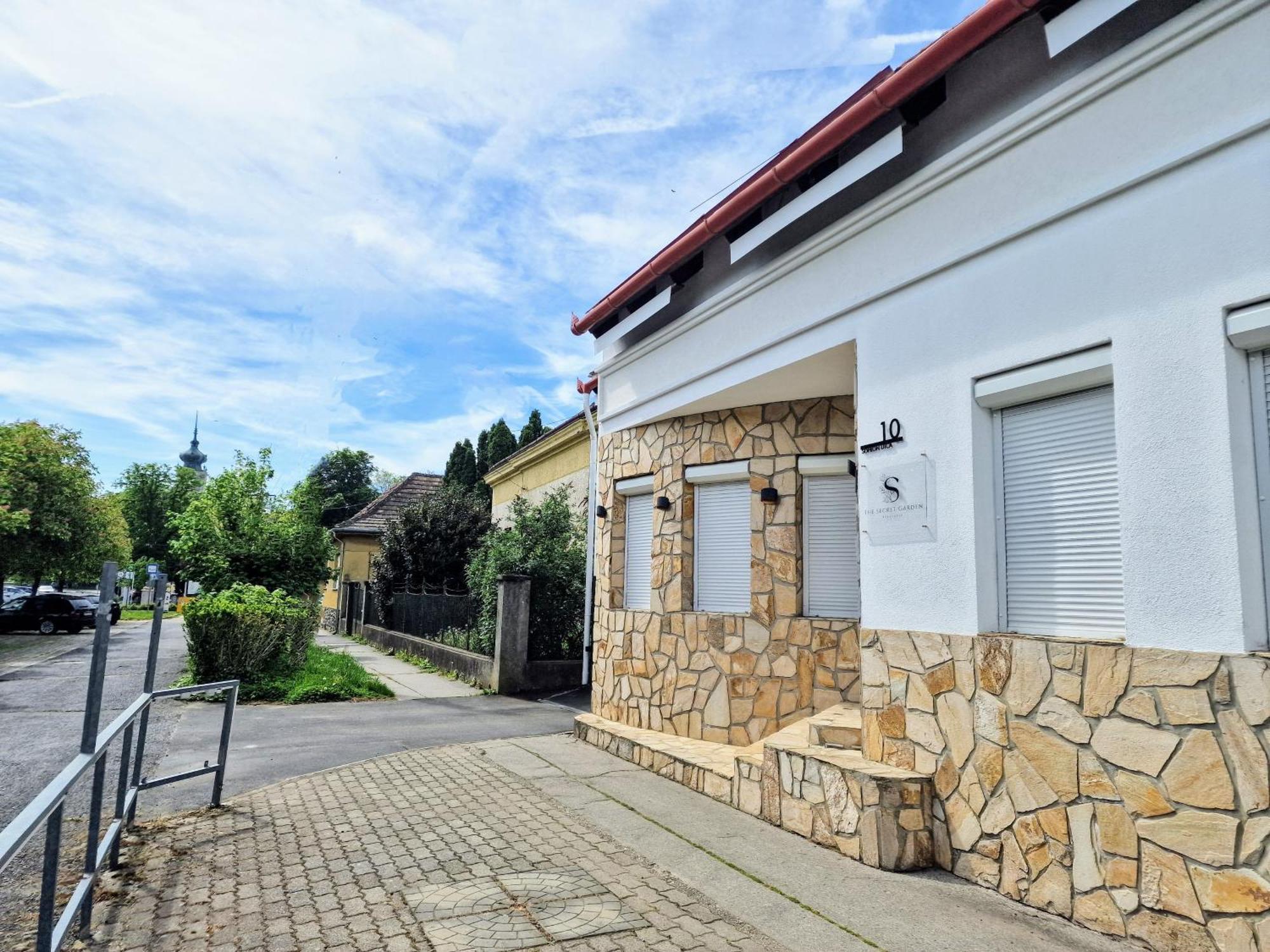 The Secret Garden - Keszthely Bed & Breakfast Exterior photo