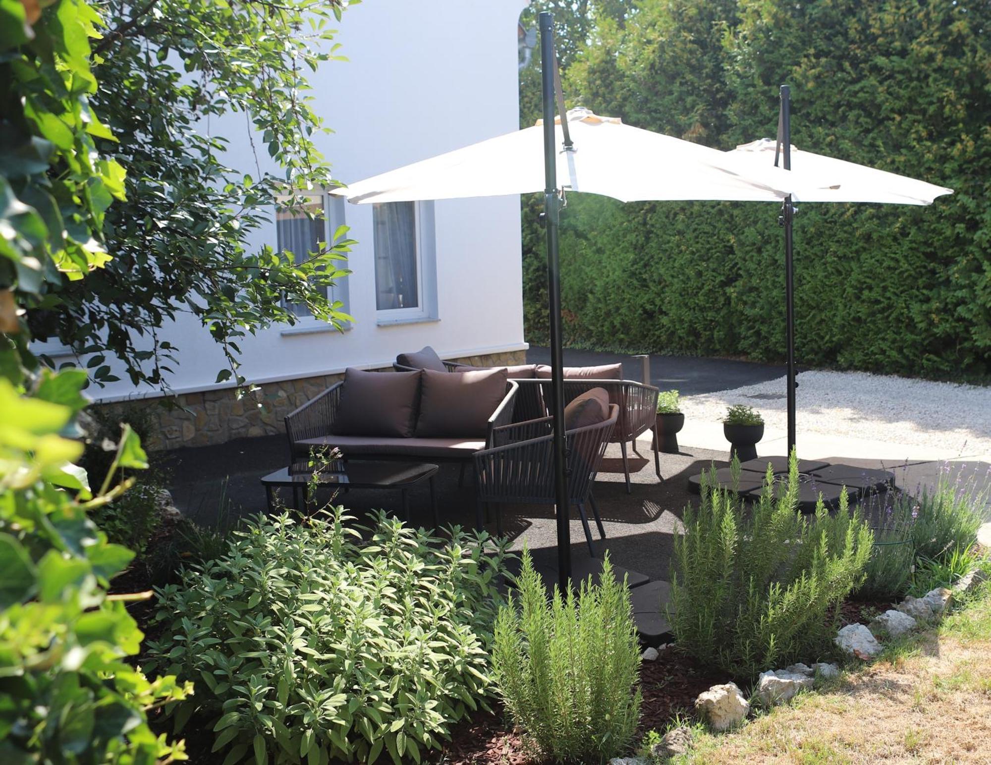 The Secret Garden - Keszthely Bed & Breakfast Exterior photo